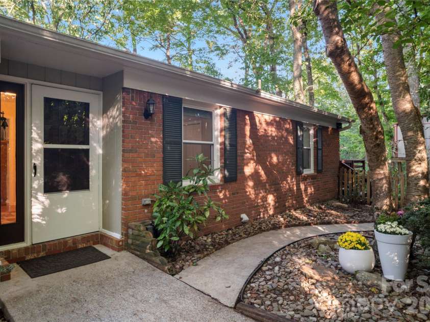 8 Galax Lane, Hendersonville, NC 28791.  MLS# CAR4416703, YatesRealty ID 53622. 