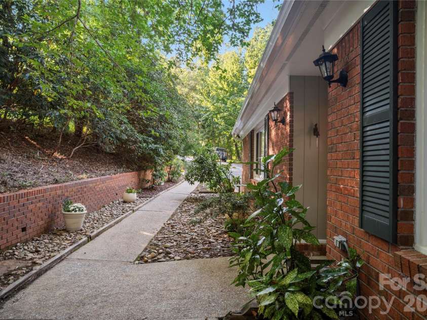 8 Galax Lane, Hendersonville, NC 28791.  MLS# CAR4416703, YatesRealty ID 53622. 