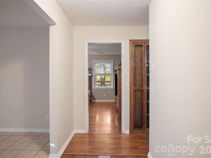 8 Galax Lane, Hendersonville, NC 28791.  MLS# CAR4416703, YatesRealty ID 53622. 