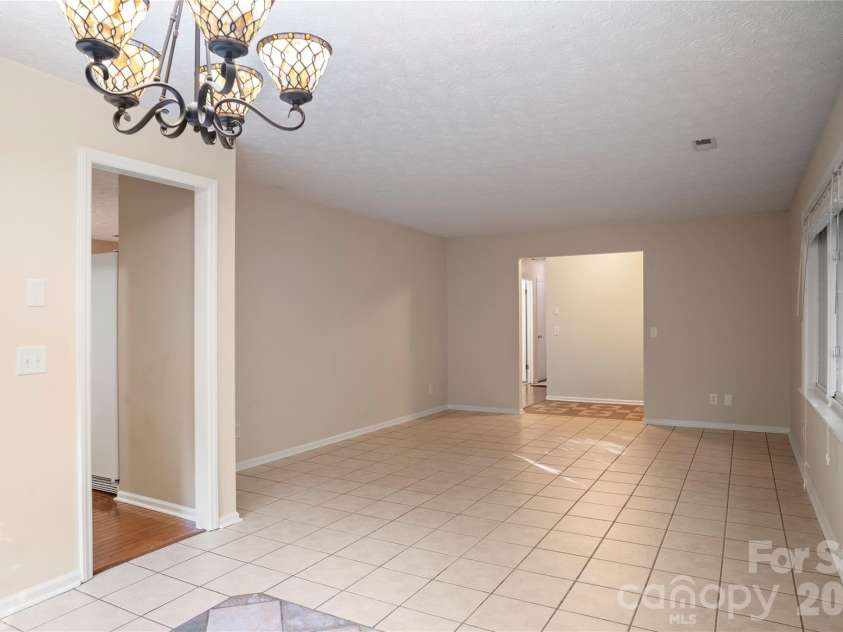 8 Galax Lane, Hendersonville, NC 28791.  MLS# CAR4416703, YatesRealty ID 53622. 