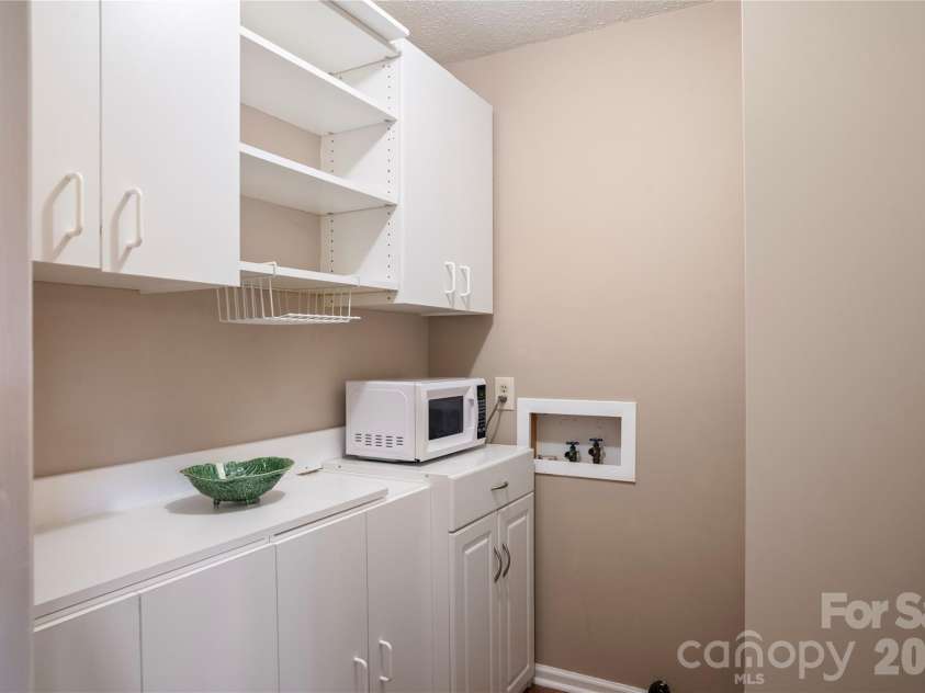 8 Galax Lane, Hendersonville, NC 28791.  MLS# CAR4416703, YatesRealty ID 53622. 