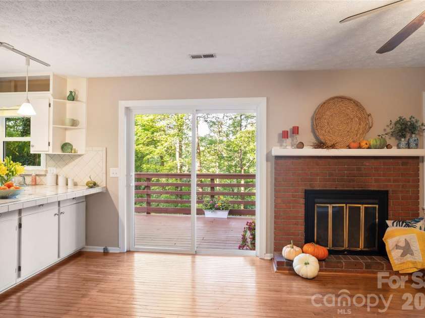8 Galax Lane, Hendersonville, NC 28791.  MLS# CAR4416703, YatesRealty ID 53622. 