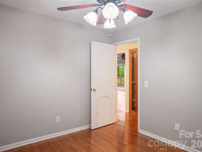 8 Galax Lane, Hendersonville, NC 28791.  MLS# CAR4416703, YatesRealty ID 53622. 