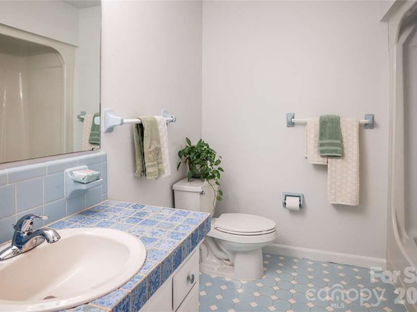 8 Galax Lane, Hendersonville, NC 28791.  MLS# CAR4416703, YatesRealty ID 53622. 