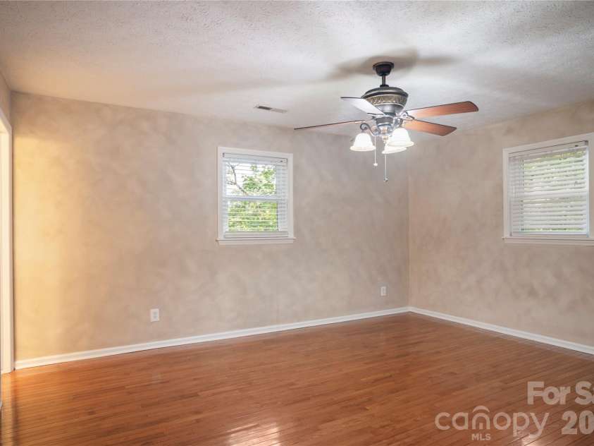 8 Galax Lane, Hendersonville, NC 28791.  MLS# CAR4416703, YatesRealty ID 53622. 