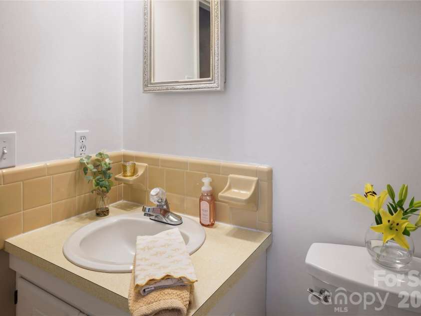 8 Galax Lane, Hendersonville, NC 28791.  MLS# CAR4416703, YatesRealty ID 53622. 