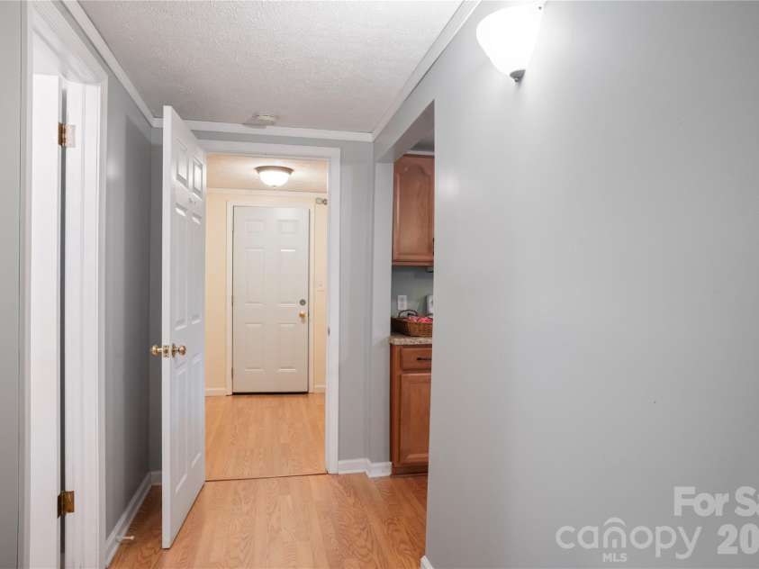 8 Galax Lane, Hendersonville, NC 28791.  MLS# CAR4416703, YatesRealty ID 53622. 