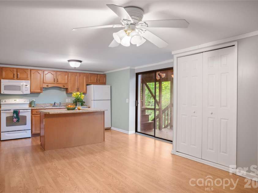 8 Galax Lane, Hendersonville, NC 28791.  MLS# CAR4416703, YatesRealty ID 53622. 