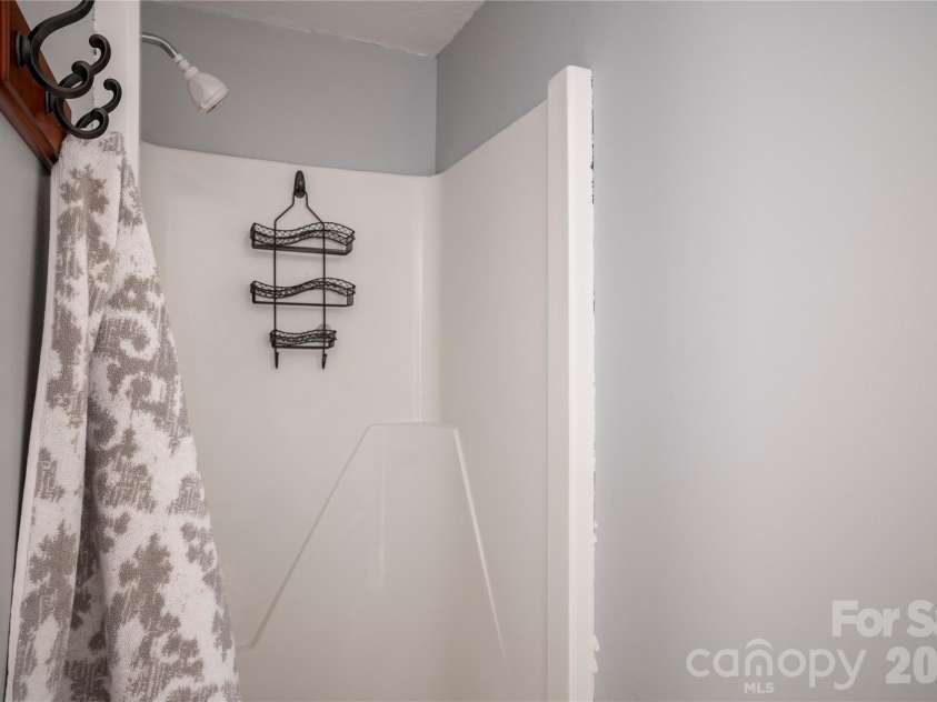 8 Galax Lane, Hendersonville, NC 28791.  MLS# CAR4416703, YatesRealty ID 53622. 