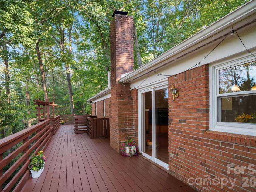 8 Galax Lane, Hendersonville, NC 28791.  MLS# CAR4416703, YatesRealty ID 53622. 
