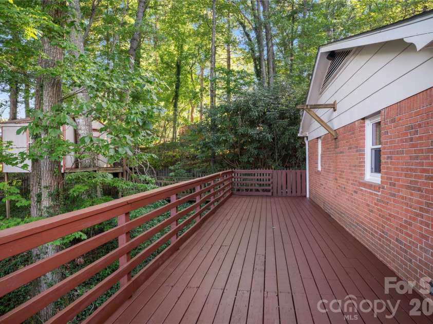 8 Galax Lane, Hendersonville, NC 28791.  MLS# CAR4416703, YatesRealty ID 53622. 