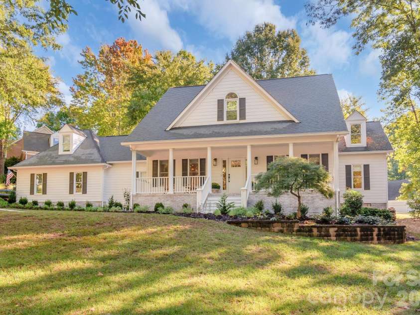 211 Pat Stough Lane, Davidson, NC 28036.  MLS# CAR4429615, YatesRealty ID 53623. 