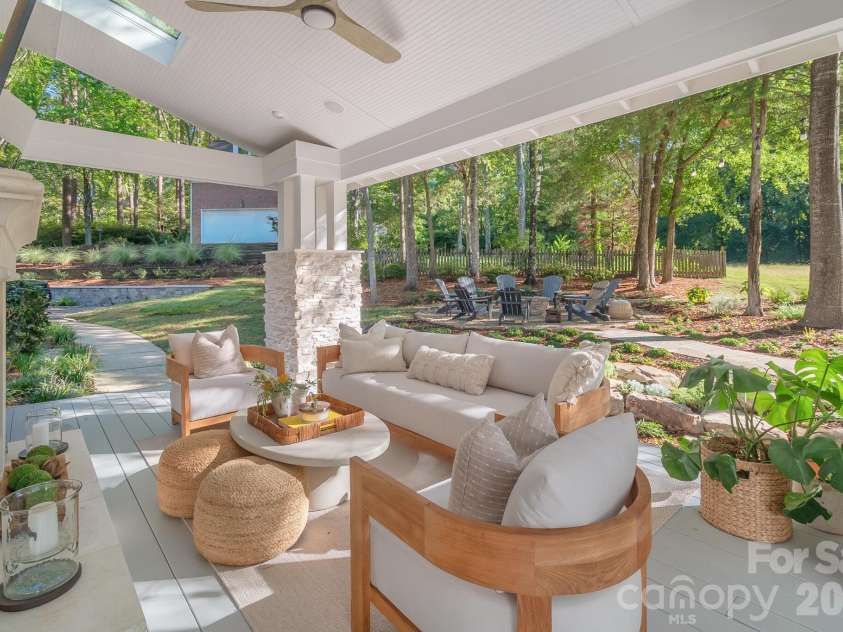 211 Pat Stough Lane, Davidson, NC 28036.  MLS# CAR4429615, YatesRealty ID 53623. 