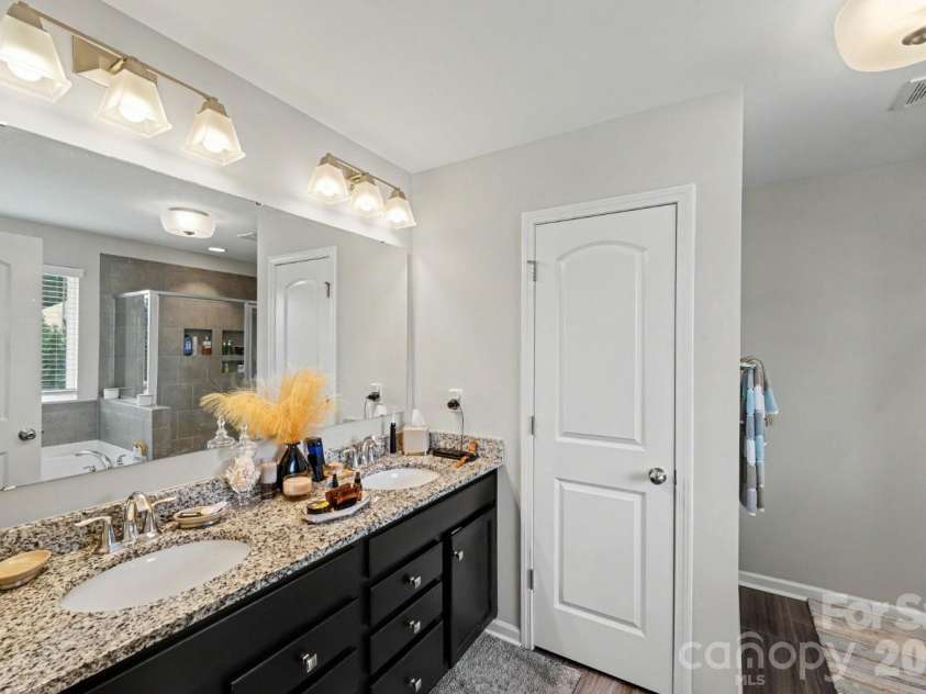 2834 Kinloch Court, Clover, SC 29710.  MLS# CAR4410504, YatesRealty ID 53625. Primary Bath