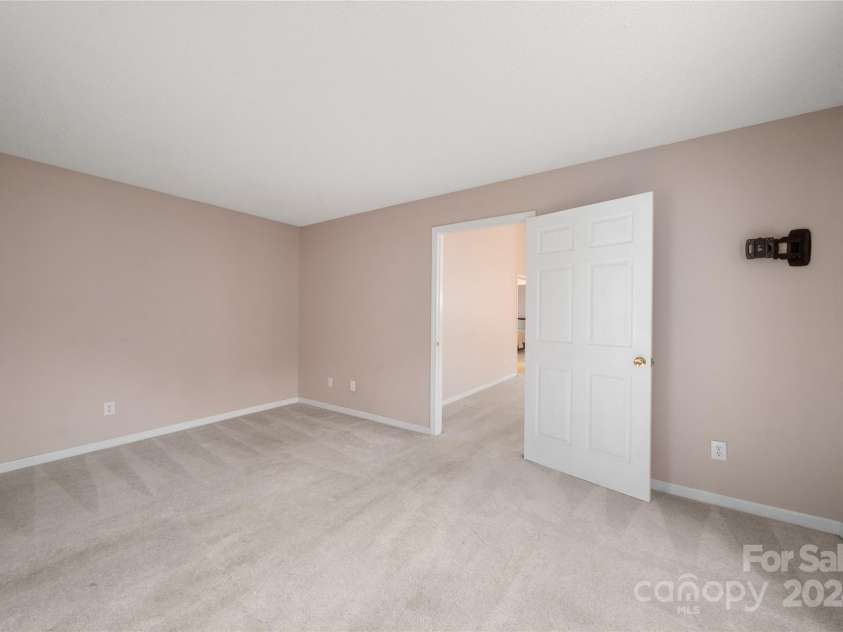 267 Rocky Mountain Way, Arden, NC 28704.  MLS# CAR4195301, YatesRealty ID 5363. 