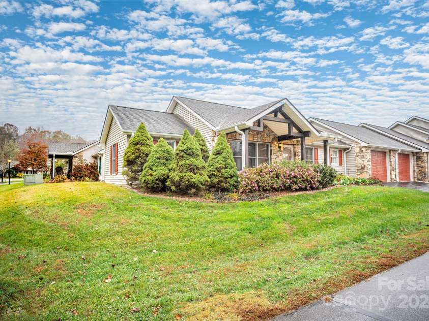 267 Rocky Mountain Way, Arden, NC 28704.  MLS# CAR4195301, YatesRealty ID 5363. 