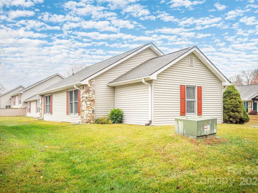 267 Rocky Mountain Way, Arden, NC 28704.  MLS# CAR4195301, YatesRealty ID 5363. 
