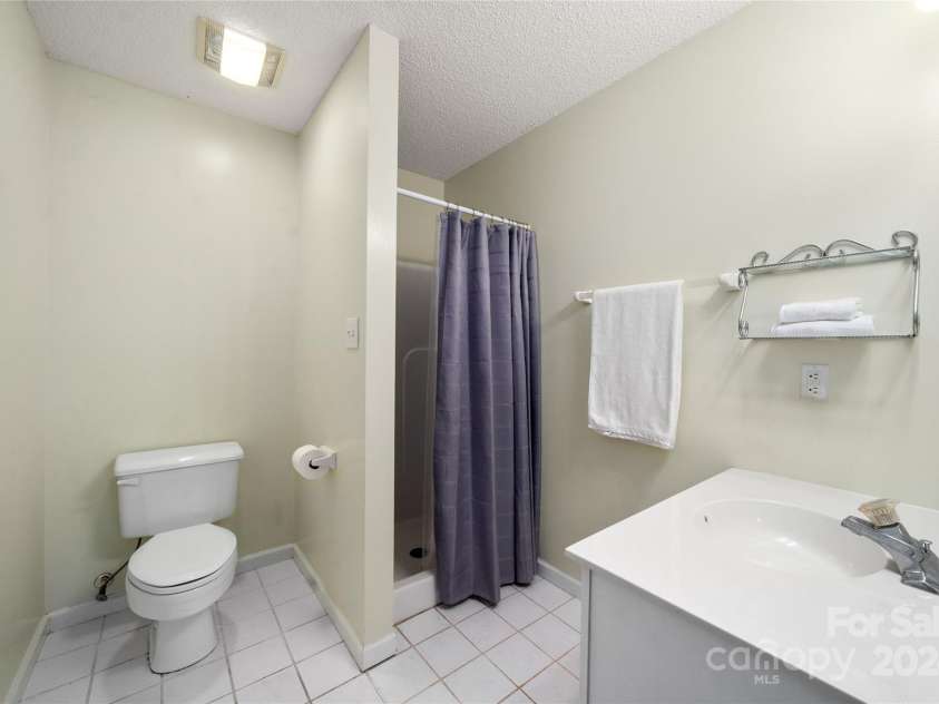 267 Rocky Mountain Way, Arden, NC 28704.  MLS# CAR4195301, YatesRealty ID 5363. Primary bath