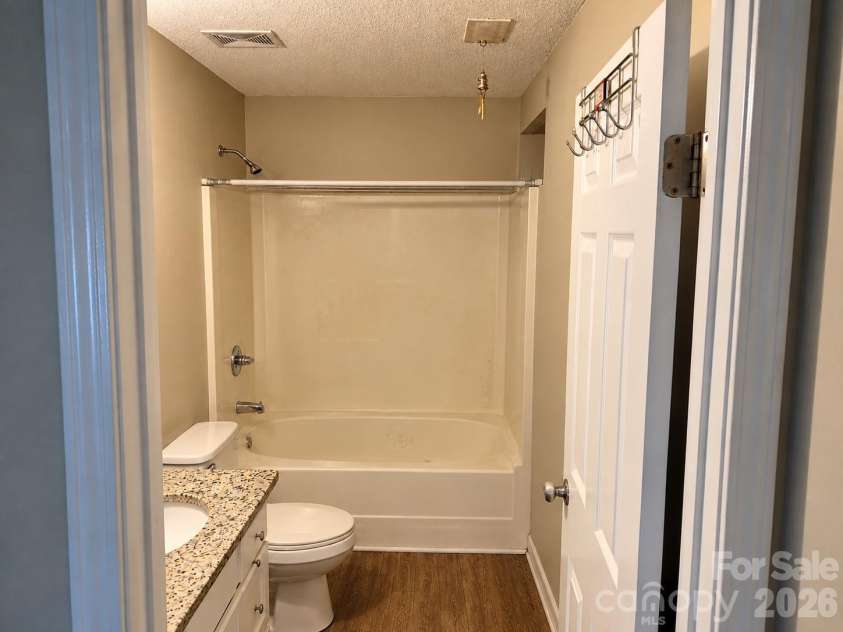 3513 Joel Turner Drive, Charlotte, NC 28216.  MLS# CAR4428071, YatesRealty ID 53630. 