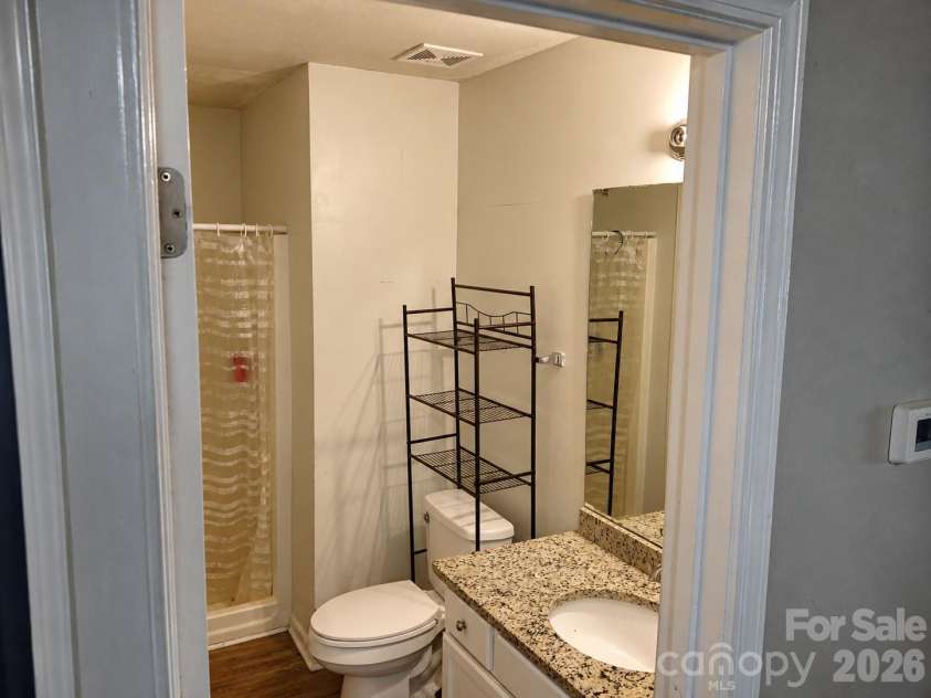 3513 Joel Turner Drive, Charlotte, NC 28216.  MLS# CAR4428071, YatesRealty ID 53630. 