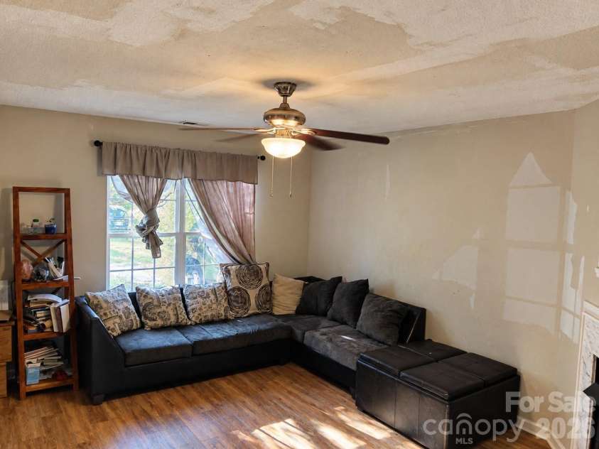 3513 Joel Turner Drive, Charlotte, NC 28216.  MLS# CAR4428071, YatesRealty ID 53630. 