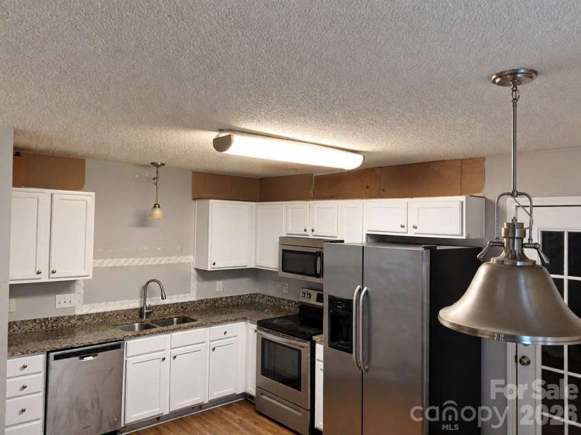 3513 Joel Turner Drive, Charlotte, NC 28216.  MLS# CAR4428071, YatesRealty ID 53630. 