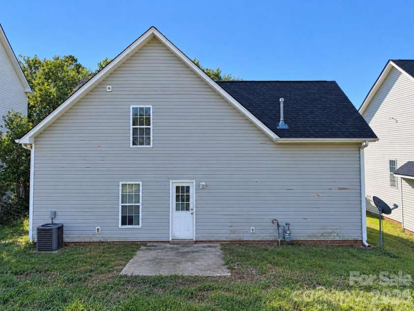 3513 Joel Turner Drive, Charlotte, NC 28216.  MLS# CAR4428071, YatesRealty ID 53630. 