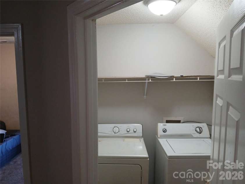 3513 Joel Turner Drive, Charlotte, NC 28216.  MLS# CAR4428071, YatesRealty ID 53630. 