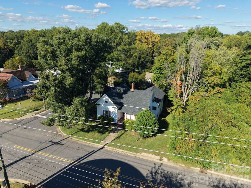 261 Iredell Avenue, Mooresville, NC 28115.  MLS# CAR4429457, YatesRealty ID 53637. 