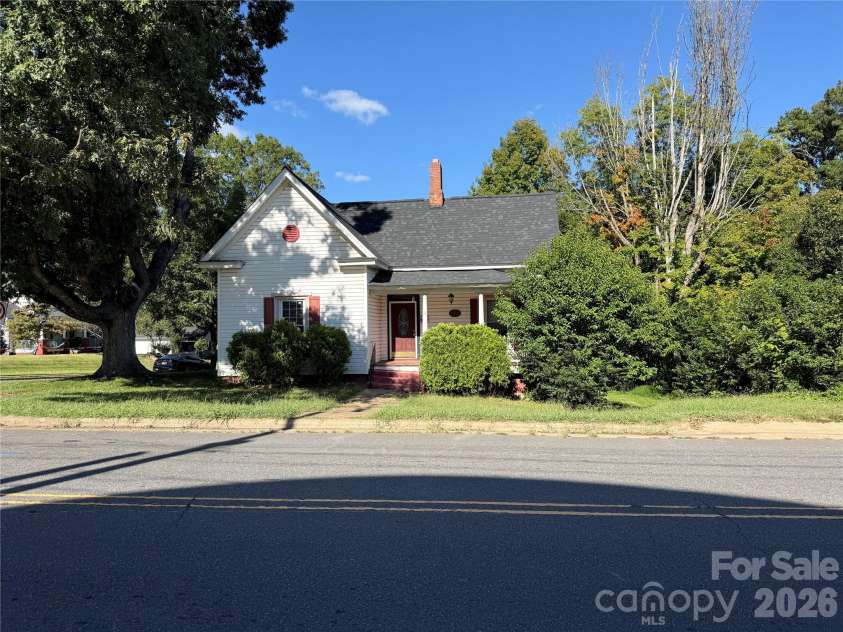 261 Iredell Avenue, Mooresville, NC 28115.  MLS# CAR4429457, YatesRealty ID 53637. 