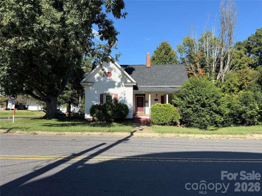261 Iredell Avenue, Mooresville, NC 28115.  MLS# CAR4429457, YatesRealty ID 53637. 