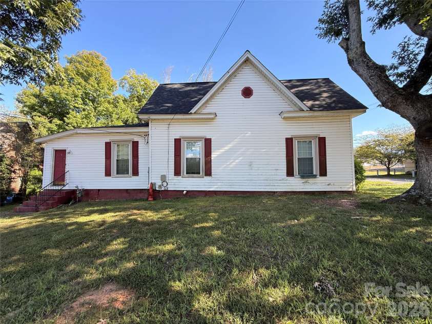261 Iredell Avenue, Mooresville, NC 28115.  MLS# CAR4429457, YatesRealty ID 53637. 