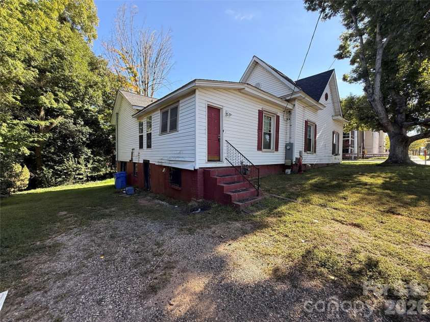 261 Iredell Avenue, Mooresville, NC 28115.  MLS# CAR4429457, YatesRealty ID 53637. 