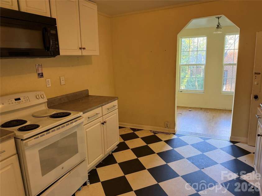 261 Iredell Avenue, Mooresville, NC 28115.  MLS# CAR4429457, YatesRealty ID 53637. 