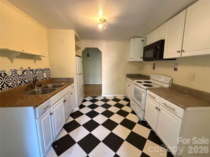 261 Iredell Avenue, Mooresville, NC 28115.  MLS# CAR4429457, YatesRealty ID 53637. 