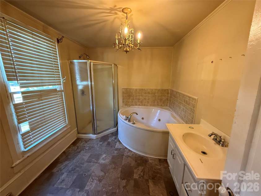 261 Iredell Avenue, Mooresville, NC 28115.  MLS# CAR4429457, YatesRealty ID 53637. 