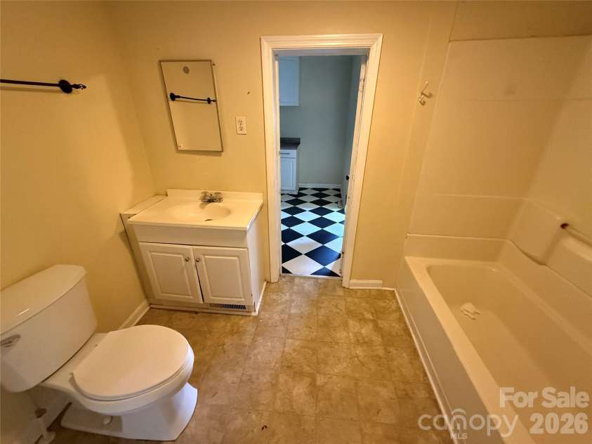 261 Iredell Avenue, Mooresville, NC 28115.  MLS# CAR4429457, YatesRealty ID 53637. 