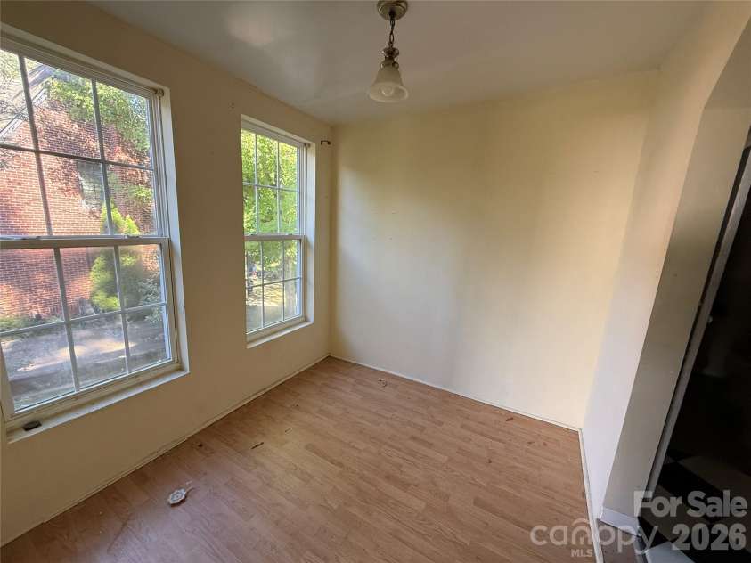 261 Iredell Avenue, Mooresville, NC 28115.  MLS# CAR4429457, YatesRealty ID 53637. 