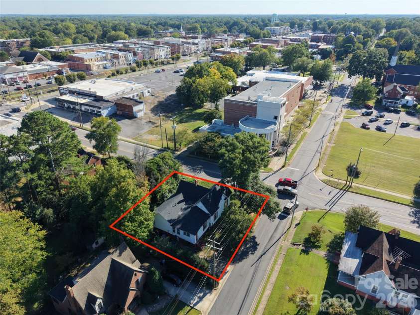 261 Iredell Avenue, Mooresville, NC 28115.  MLS# CAR4429457, YatesRealty ID 53637. 