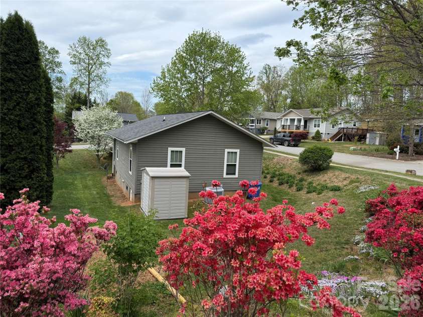 137 Warren Haynes Drive, Asheville, NC 28806.  MLS# CAR4393652, YatesRealty ID 53638. 