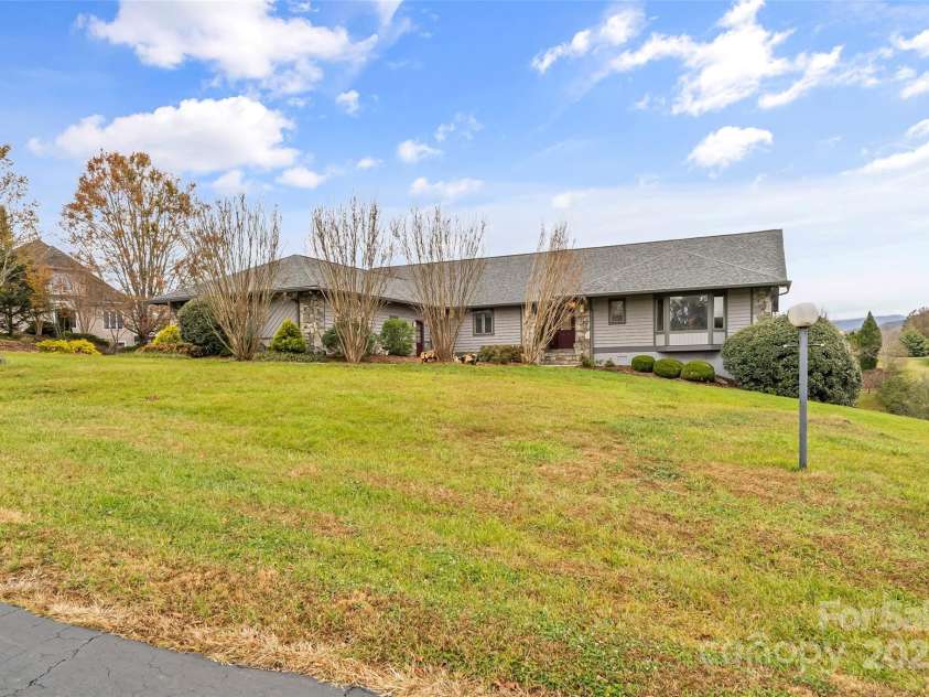 24 Loridon Drive, Weaverville, NC 28787.  MLS# CAR4186749, YatesRealty ID 5364. 