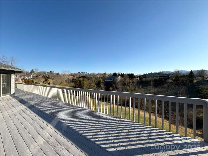 24 Loridon Drive, Weaverville, NC 28787.  MLS# CAR4186749, YatesRealty ID 5364. 