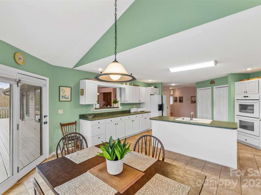 24 Loridon Drive, Weaverville, NC 28787.  MLS# CAR4186749, YatesRealty ID 5364. 