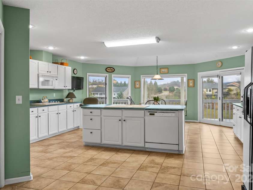 24 Loridon Drive, Weaverville, NC 28787.  MLS# CAR4186749, YatesRealty ID 5364. 