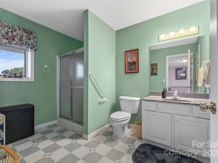 24 Loridon Drive, Weaverville, NC 28787.  MLS# CAR4186749, YatesRealty ID 5364. 
