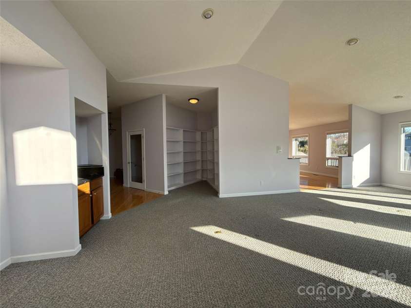 24 Loridon Drive, Weaverville, NC 28787.  MLS# CAR4186749, YatesRealty ID 5364. 