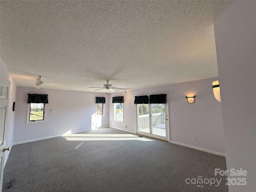 24 Loridon Drive, Weaverville, NC 28787.  MLS# CAR4186749, YatesRealty ID 5364. 