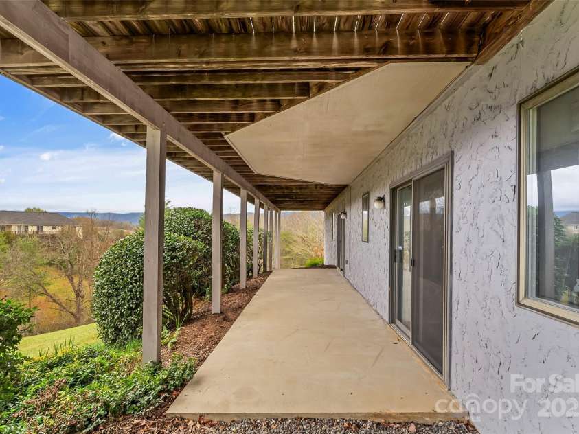 24 Loridon Drive, Weaverville, NC 28787.  MLS# CAR4186749, YatesRealty ID 5364. 