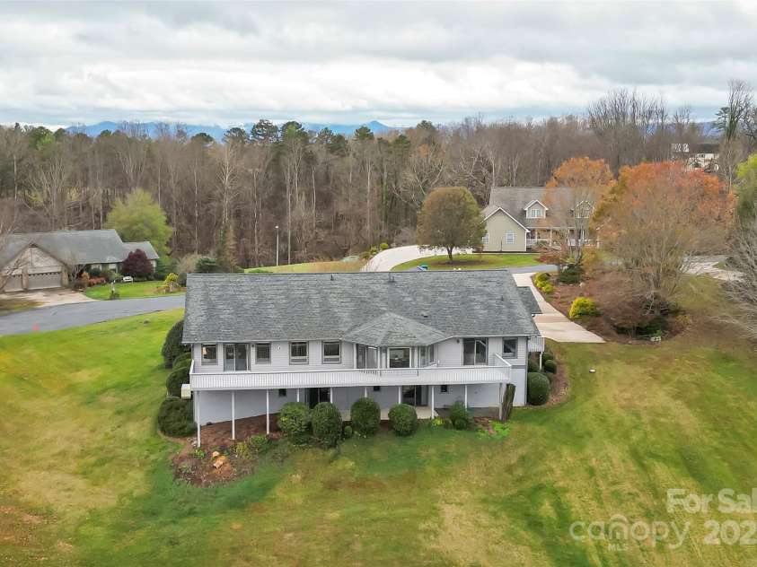 24 Loridon Drive, Weaverville, NC 28787.  MLS# CAR4186749, YatesRealty ID 5364. 