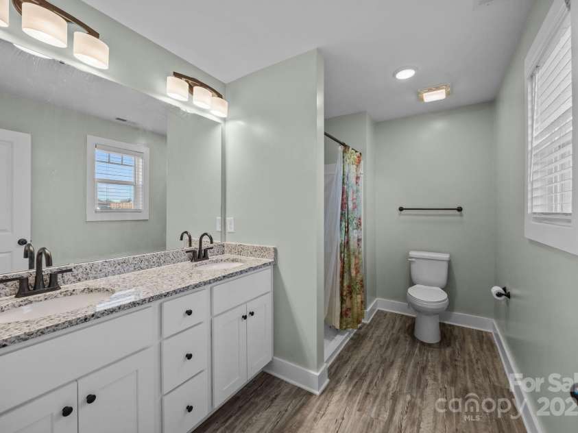 701 3rd Street, Conover, NC 28613.  MLS# CAR4332348, YatesRealty ID 5364. Primary Ensuite Bath - Upper Level